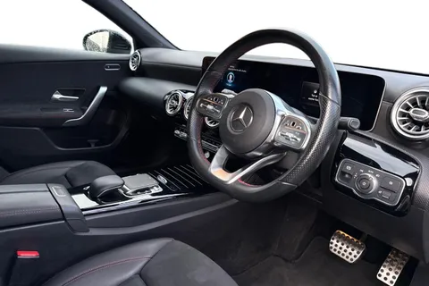 YS68XHU Mercedes-Benz A Class 1.3 A200 AMG Line (Premium) 7G-DCT Euro 6 (s/s) 5dr Thumbnail #15