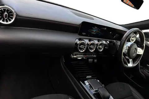 YS68XHU Mercedes-Benz A Class 1.3 A200 AMG Line (Premium) 7G-DCT Euro 6 (s/s) 5dr Thumbnail #16