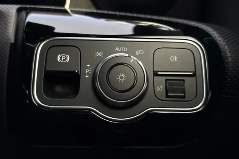 YS68XHU Mercedes-Benz A Class 1.3 A200 AMG Line (Premium) 7G-DCT Euro 6 (s/s) 5dr Thumbnail #35