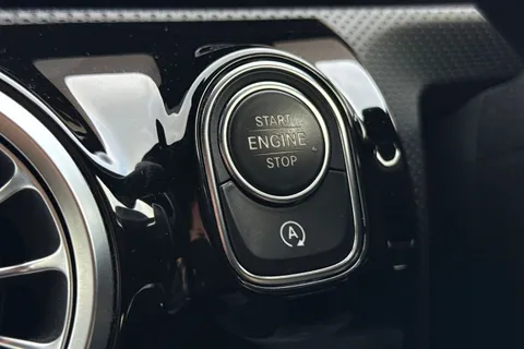 YS68XHU Mercedes-Benz A Class 1.3 A200 AMG Line (Premium) 7G-DCT Euro 6 (s/s) 5dr Thumbnail #38