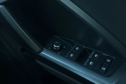 KV20LUR Audi Q3 S line 35 TDI 150 PS S tronic Thumbnail #40