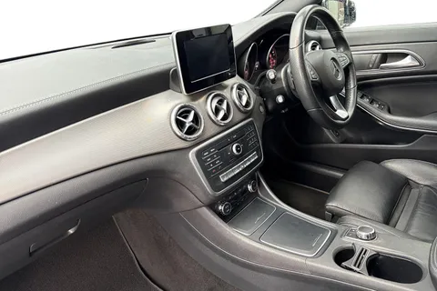 DF17LBX Mercedes-Benz Cla Class 2.1 CLA220d Sport Coupe 7G-DCT Euro 6 (s/s) 4dr Thumbnail #16