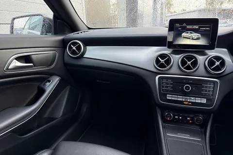 DF17LBX Mercedes-Benz Cla Class 2.1 CLA220d Sport Coupe 7G-DCT Euro 6 (s/s) 4dr Thumbnail #21