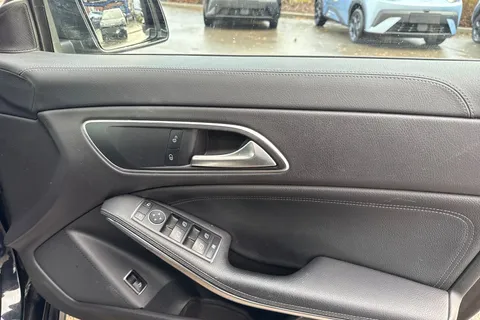 DF17LBX Mercedes-Benz Cla Class 2.1 CLA220d Sport Coupe 7G-DCT Euro 6 (s/s) 4dr Thumbnail #22