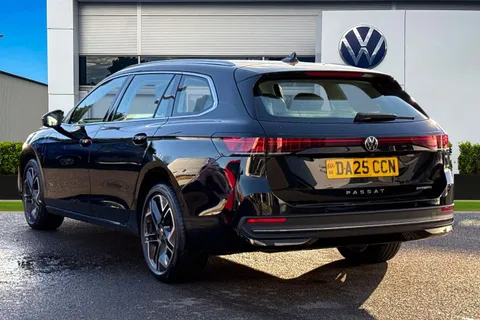 DA25CCN Volkswagen Passat 1.5 TSI eHybrid 204PS Life ⭐Towbar including trailer assist |18' 'York'  Al Thumbnail #3