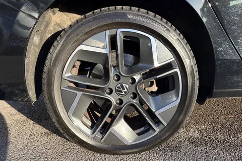 DA25CCN Volkswagen Passat 1.5 TSI eHybrid 204PS Life ⭐Towbar including trailer assist |18' 'York'  Al Thumbnail #14