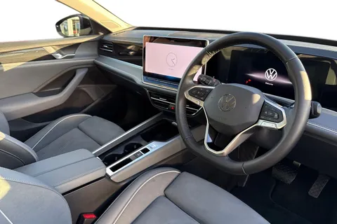 DA25CCN Volkswagen Passat 1.5 TSI eHybrid 204PS Life ⭐Towbar including trailer assist |18' 'York'  Al Thumbnail #15