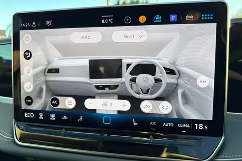 DA25CCN Volkswagen Passat 1.5 TSI eHybrid 204PS Life ⭐Towbar including trailer assist |18' 'York'  Al Thumbnail #23