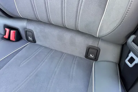 DA25CCN Volkswagen Passat 1.5 TSI eHybrid 204PS Life ⭐Towbar including trailer assist |18' 'York'  Al Thumbnail #39