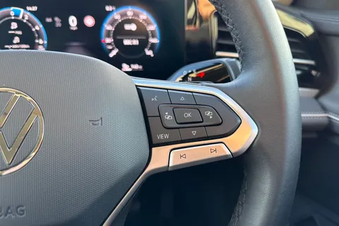 DA25CCN Volkswagen Passat 1.5 TSI eHybrid 204PS Life ⭐Towbar including trailer assist |18' 'York'  Al Thumbnail #50