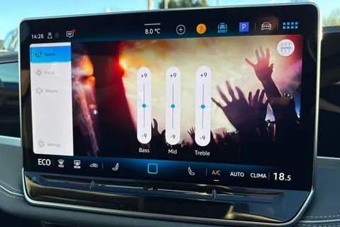DA25CCN Volkswagen Passat 1.5 TSI eHybrid 204PS Life ⭐Towbar including trailer assist |18' 'York'  Al Thumbnail #60