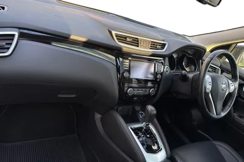 DS66LJO Nissan Qashqai 1.6 dCi Tekna XTRON 2WD Euro 6 (s/s) 5dr Thumbnail #16