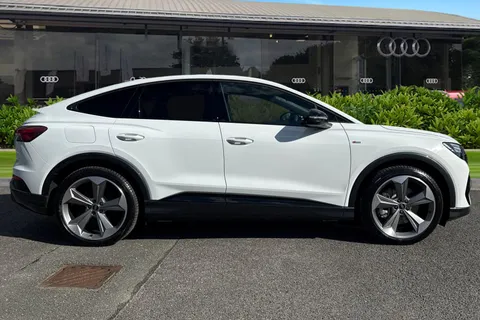 PK75JRU Audi Q4 e-tron Q4 Sportback Black Edition 45 e-tron  210,00 kW Thumbnail #4