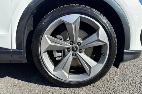 PK75JRU Audi Q4 e-tron Q4 Sportback Black Edition 45 e-tron  210,00 kW Thumbnail #10