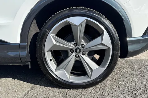 PK75JRU Audi Q4 e-tron Q4 Sportback Black Edition 45 e-tron  210,00 kW Thumbnail #12