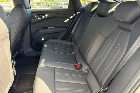 PK75JRU Audi Q4 e-tron Q4 Sportback Black Edition 45 e-tron  210,00 kW Thumbnail #19