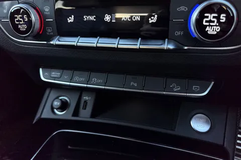 YF23AEM Audi Q5 SUV Edition 1 40 TDI quattro 204 PS S tronic Thumbnail #32