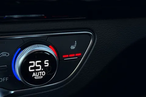 YF23AEM Audi Q5 SUV Edition 1 40 TDI quattro 204 PS S tronic Thumbnail #43