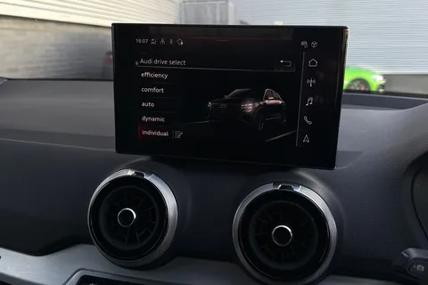 SN25ZTY Audi Q2 Black Edition 35 TFSI  150 PS 6-speed Thumbnail #32