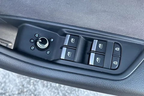 BD22CXU Audi A4 Black Edition 35 TFSI 150 PS S tronic Thumbnail #22