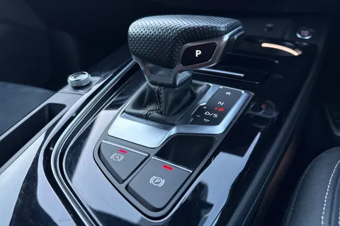 BD22CXU Audi A4 Black Edition 35 TFSI 150 PS S tronic Thumbnail #48