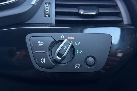 BD22CXU Audi A4 Black Edition 35 TFSI 150 PS S tronic Thumbnail #51