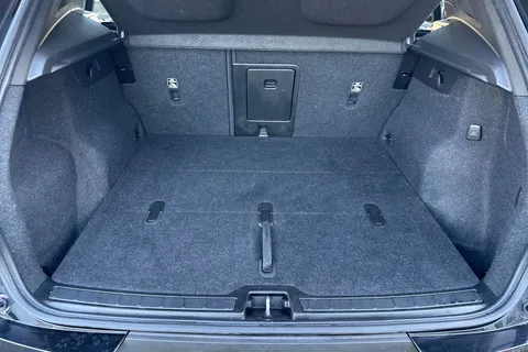 NV73HZY Volvo Xc40 2.0 B4 MHEV Ultimate DCT Auto Euro 6 (s/s) 5dr Thumbnail #8