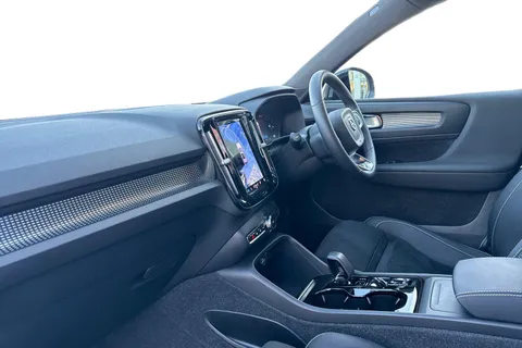 NV73HZY Volvo Xc40 2.0 B4 MHEV Ultimate DCT Auto Euro 6 (s/s) 5dr Thumbnail #16