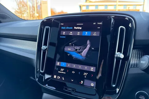 NV73HZY Volvo Xc40 2.0 B4 MHEV Ultimate DCT Auto Euro 6 (s/s) 5dr Thumbnail #23