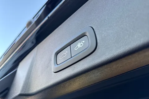 NV73HZY Volvo Xc40 2.0 B4 MHEV Ultimate DCT Auto Euro 6 (s/s) 5dr Thumbnail #37