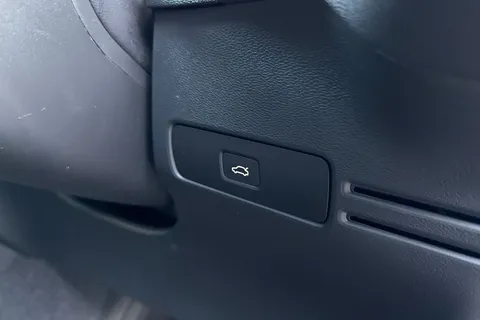 NV73HZY Volvo Xc40 2.0 B4 MHEV Ultimate DCT Auto Euro 6 (s/s) 5dr Thumbnail #46