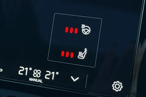 NV73HZY Volvo Xc40 2.0 B4 MHEV Ultimate DCT Auto Euro 6 (s/s) 5dr Thumbnail #61