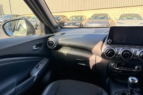 15 of 46 for Nissan Juke 1.0 DIG-T N-Connecta Euro 6 (s/s) 5dr