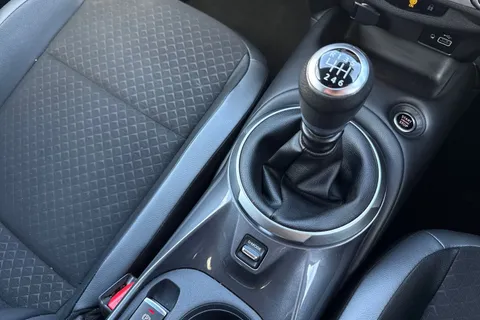 20 of 46 for Nissan Juke 1.0 DIG-T N-Connecta Euro 6 (s/s) 5dr