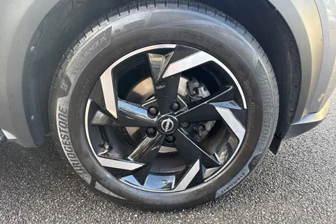 22 of 46 for Nissan Juke 1.0 DIG-T N-Connecta Euro 6 (s/s) 5dr