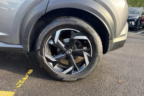 24 of 46 for Nissan Juke 1.0 DIG-T N-Connecta Euro 6 (s/s) 5dr