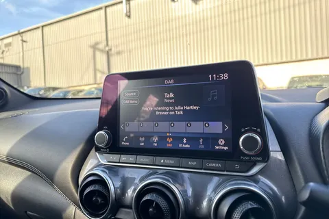 28 of 46 for Nissan Juke 1.0 DIG-T N-Connecta Euro 6 (s/s) 5dr