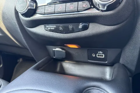 34 of 46 for Nissan Juke 1.0 DIG-T N-Connecta Euro 6 (s/s) 5dr