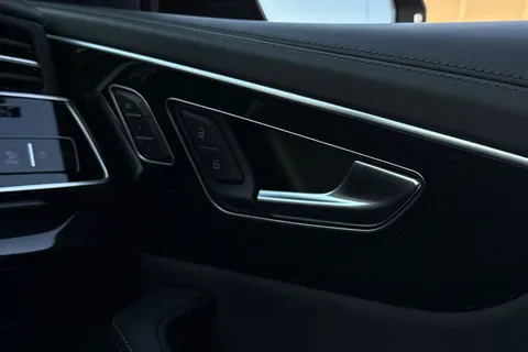  Audi Q8 3.0 TDI V6 Vorsprung Tiptronic quattro Euro 6 (s/s) 5dr Thumbnail #21