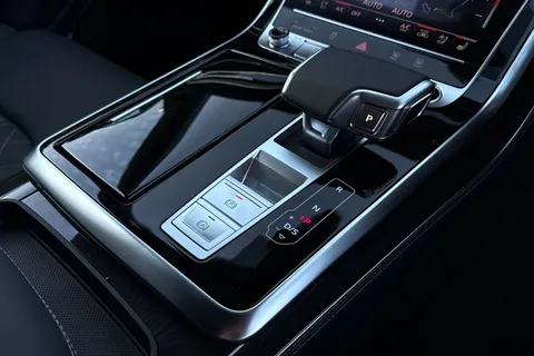  Audi Q8 3.0 TDI V6 Vorsprung Tiptronic quattro Euro 6 (s/s) 5dr Thumbnail #23