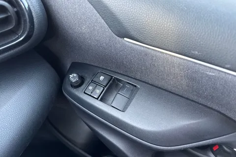 FP23YRG Toyota Yaris 1.5 VVT-h Icon E-CVT Euro 6 (s/s) 5dr Thumbnail #19