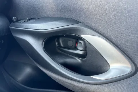 FP23YRG Toyota Yaris 1.5 VVT-h Icon E-CVT Euro 6 (s/s) 5dr Thumbnail #26