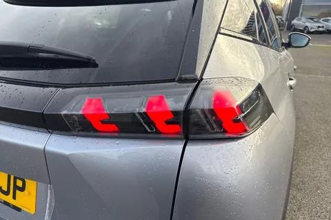 YD72VJP PEUGEOT 2008 1.2 PureTech GT Euro 6 (s/s) 5dr Thumbnail #8