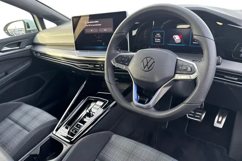 DF25FSZ Volkswagen Golf 1.5 TSI 272 GTE eHybrid 5dr DSG **HEADS UP DISPLAY** Thumbnail #14