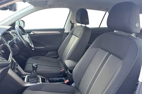 16 of 50 for Volkswagen T-Roc 1.0 TSI SE Euro 6 (s/s) 5dr