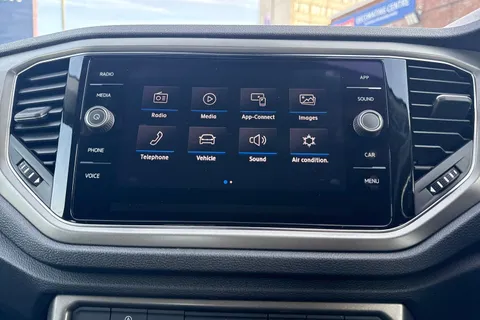 17 of 50 for Volkswagen T-Roc 1.0 TSI SE Euro 6 (s/s) 5dr