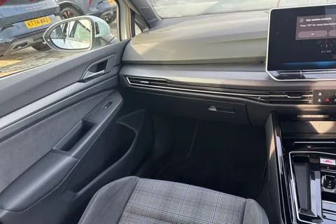 DF25FSZ Volkswagen Golf 1.5 TSI 272 GTE eHybrid 5dr DSG **HEADS UP DISPLAY** Thumbnail #20