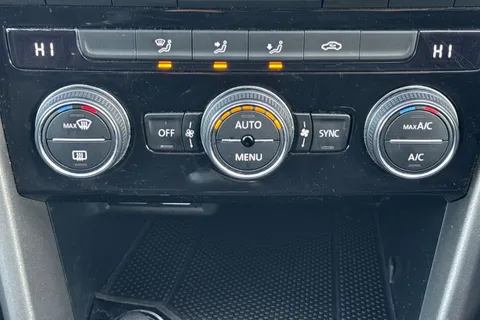 22 of 50 for Volkswagen T-Roc 1.0 TSI SE Euro 6 (s/s) 5dr