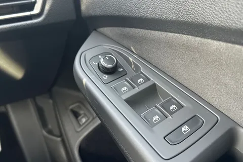 DF25FSZ Volkswagen Golf 1.5 TSI 272 GTE eHybrid 5dr DSG **HEADS UP DISPLAY** Thumbnail #21