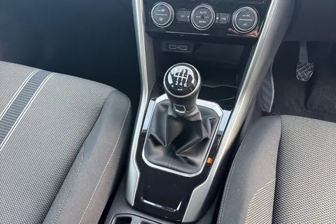 23 of 50 for Volkswagen T-Roc 1.0 TSI SE Euro 6 (s/s) 5dr